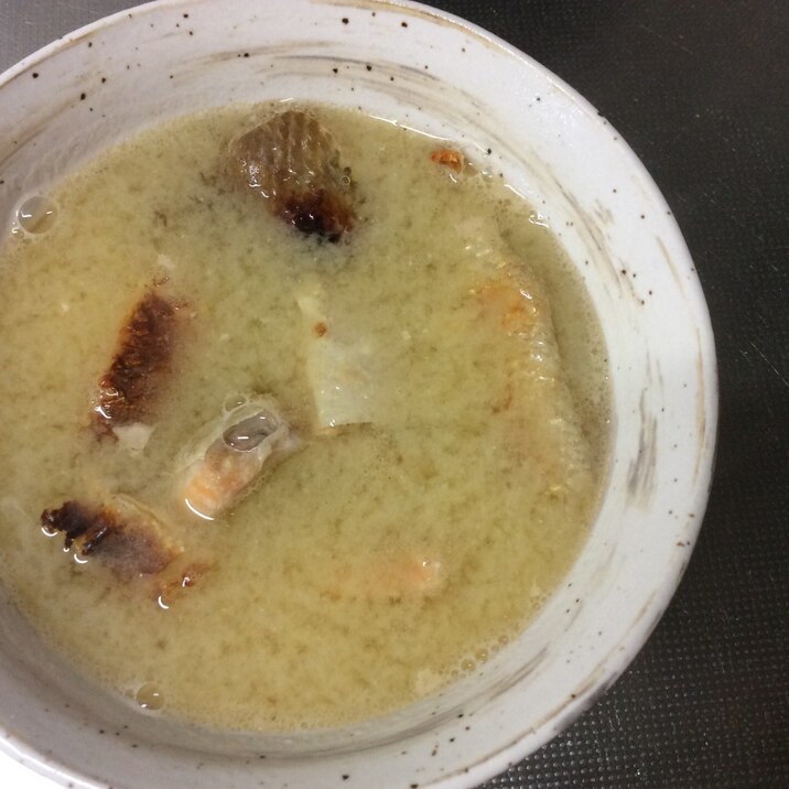 焼き鮭(生秋鮭)の白味噌汁(+鰹だし+鶏だし)